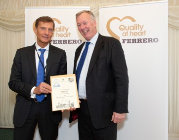 Sir Bill presents Ferrero with the Wiggin Award for Sustainable Palm Oil